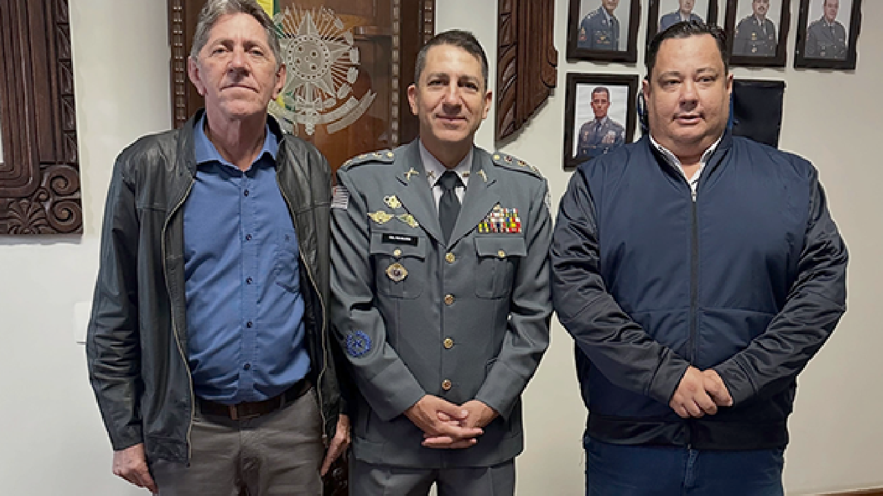 Autoridades de Arco-Íris participam de solenidade de Passagem de Comando do CPI-4 em Bauru