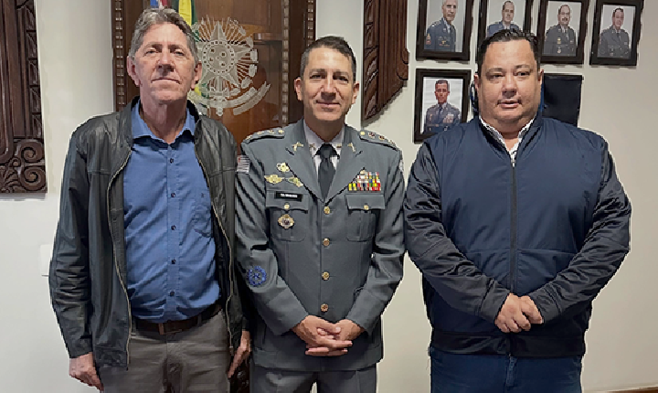 Autoridades de Arco-Íris participam de solenidade de Passagem de Comando do CPI-4 em Bauru