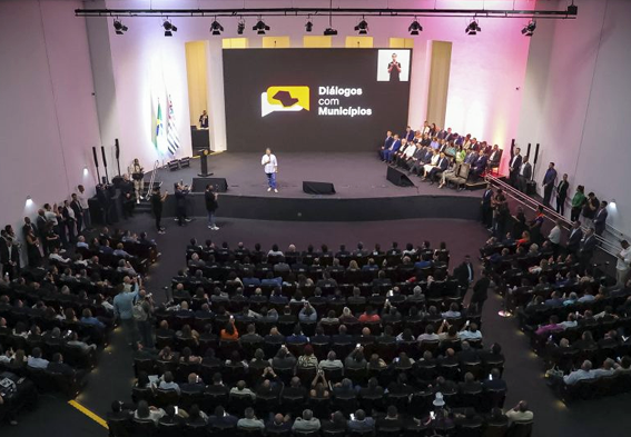 Governo de São Paulo recebe cerca de 600 prefeitos para apresentar programas e ações