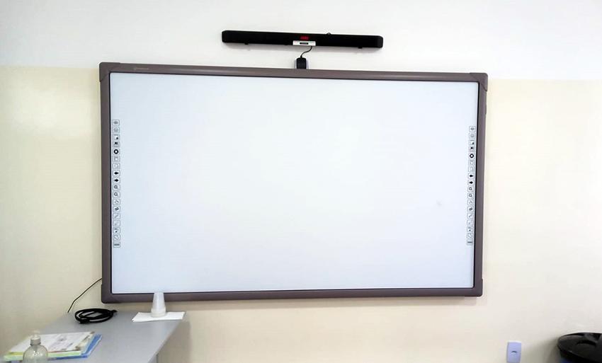 Sala da Educação Infantil Pré II Integral de Arco-Íris recebe nova lousa digital