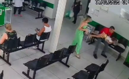 Bombeiro que aguardava exame salva criança engasgada com bala na recepção