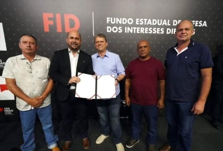 Prefeito Rodrigo de Queiroz conquista nova Pista de Caminhada e Ciclovia junto ao governador Tarcísio de Freitas